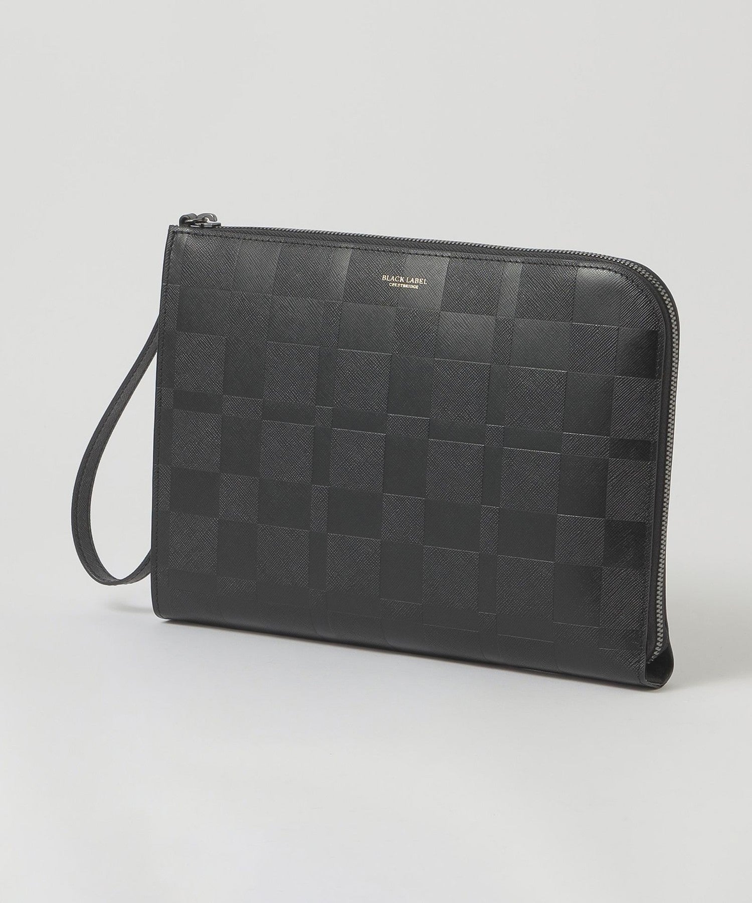 黒のエンボス加工クラッチバッグ エンボスチェックスクエアクラッチバッグ（バッグ）｜BLACK LABEL
