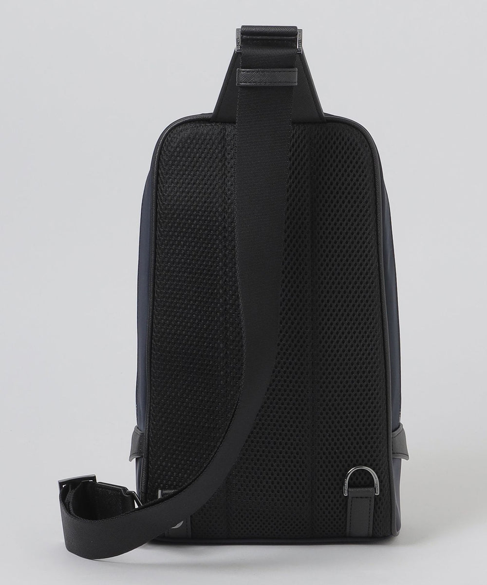 【美品】BLACK LABEL CRESTBRIDGE ボディーバッグ ナイロンコンビカルゼシャドークレストブリッジチェックビジネスボディ
