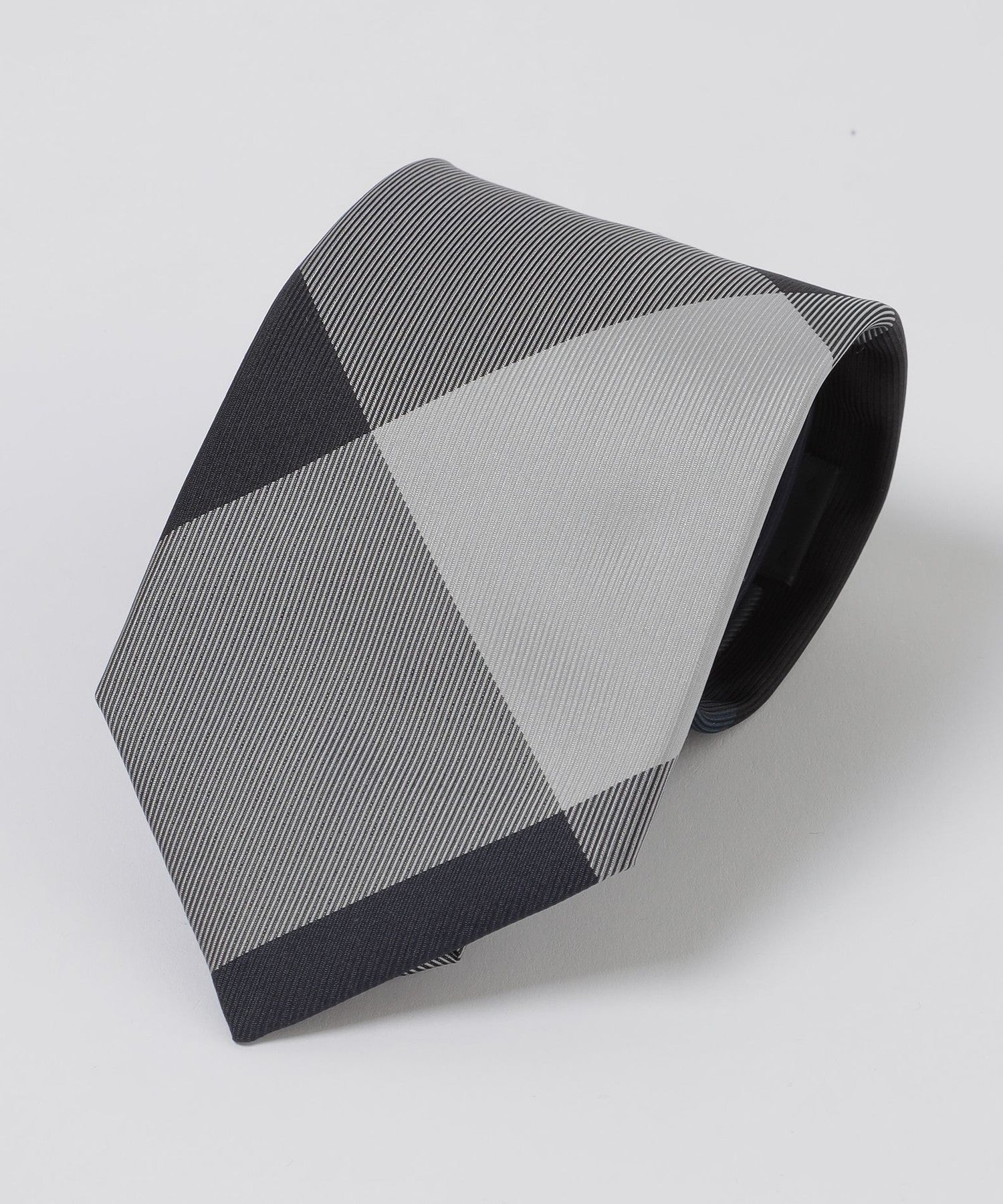 1411-5181573228__B,28,