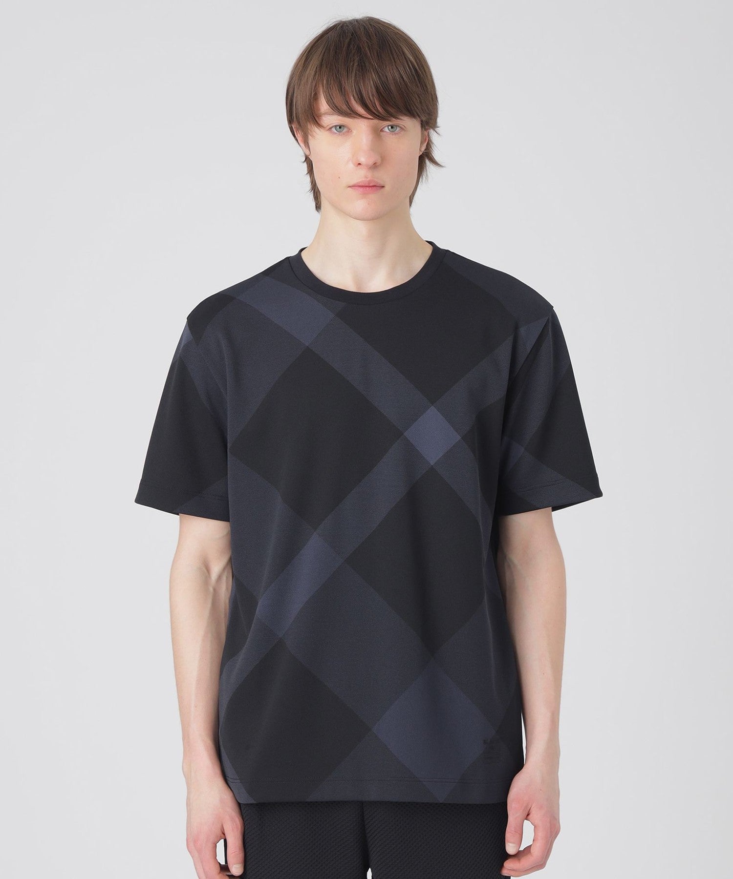 BURBERRY ブラック Tシャツ サイドチェック Burberry チェックポケット Tシャツ | ブラック | FARFETCH JP