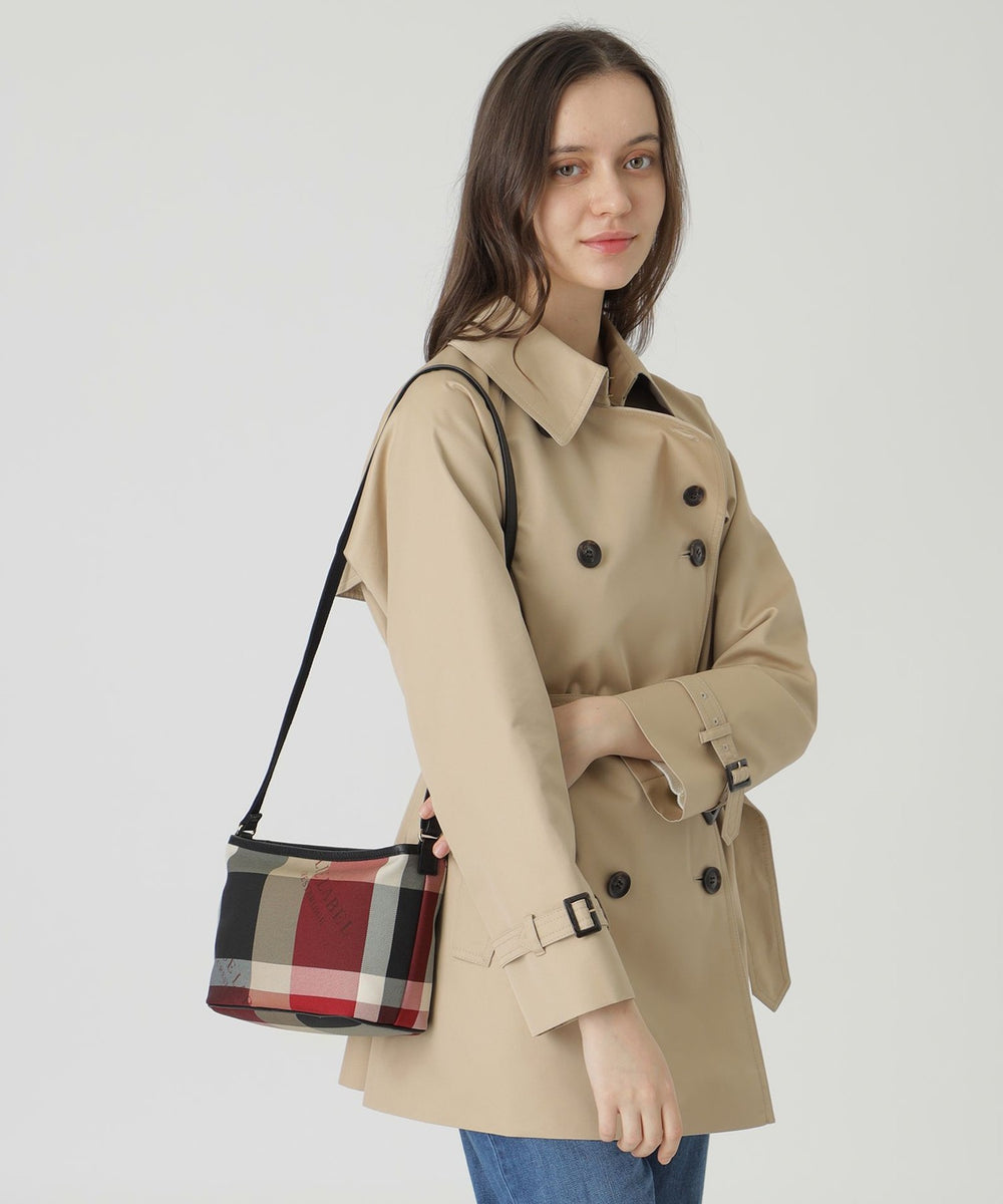 美品ブルーレーベルクレストブリッジショルダーバッグ 美品 ブルーレーベルクレストブリッジ ナイロン ショルダーバッグ 紺